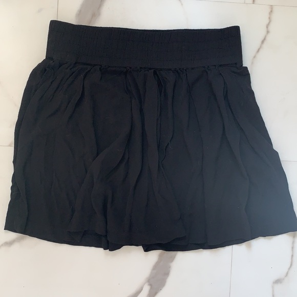 Zara Flowy Shorts - Picture 2 of 3
